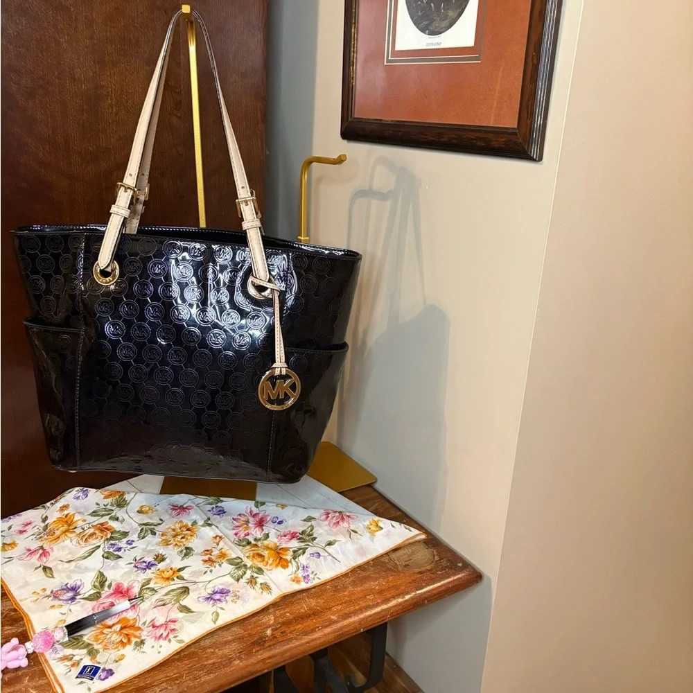 Michael Kors Black Patent Leather Jet Set Large Tote